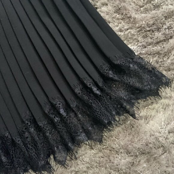 NWT Nordstrom Chelsea28 Pleated black Lace Mini Skirt Size 4 - Picture 4 of 6